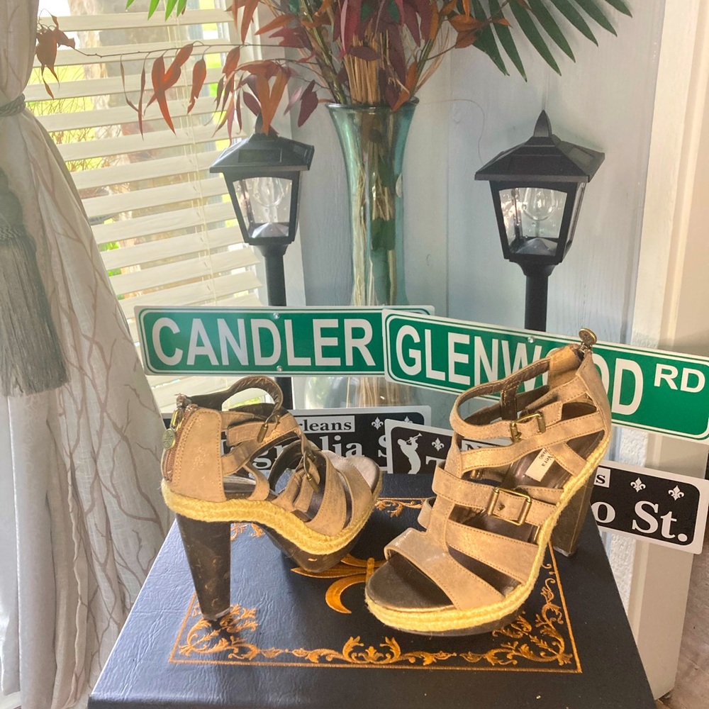 Vera wang sandals